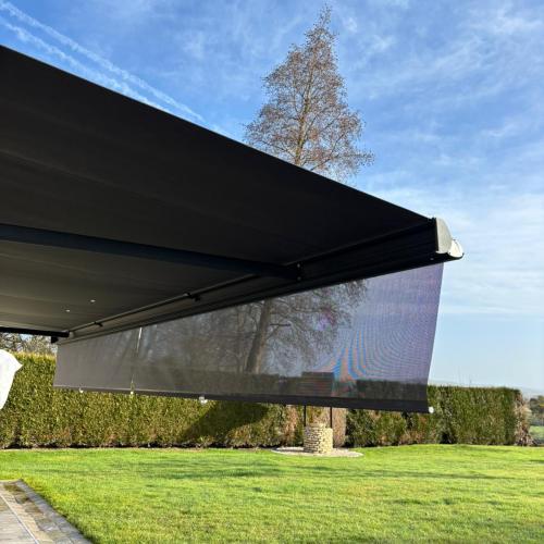 Store banne avec lambrequin Modul'ombre et éclairage LED dans le Calvados